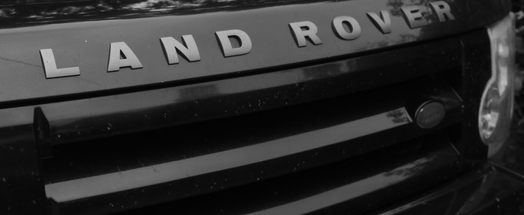 Capot d'un véhicule de la marque Land Rover