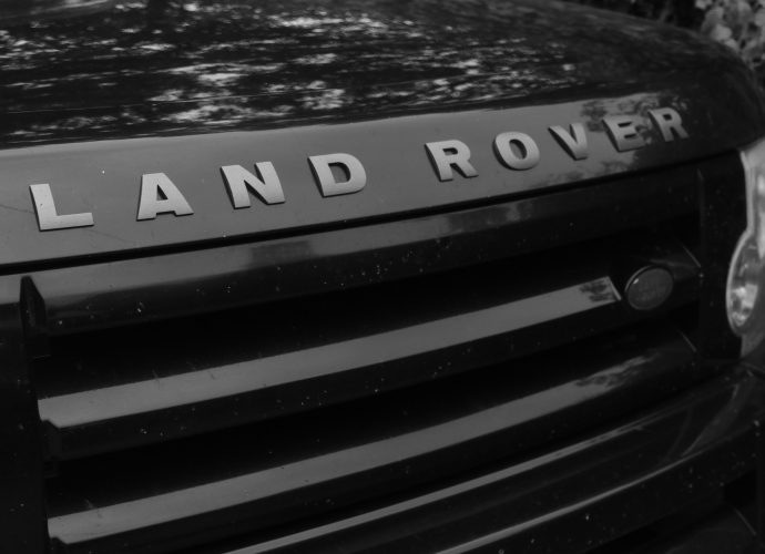 Capot d'un véhicule de la marque Land Rover